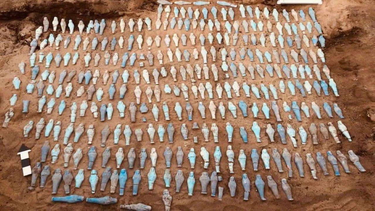اكتشاف أثري يحمل 560 تمثالا جنائزيا في دلتا مصر